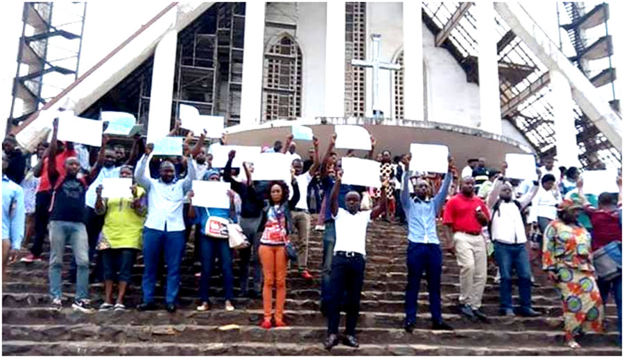 Kamto followers protests in front of Yaounde Metropolitan Cathedral