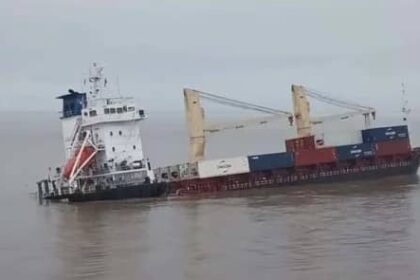 Ship collision at the entrance to Douala port